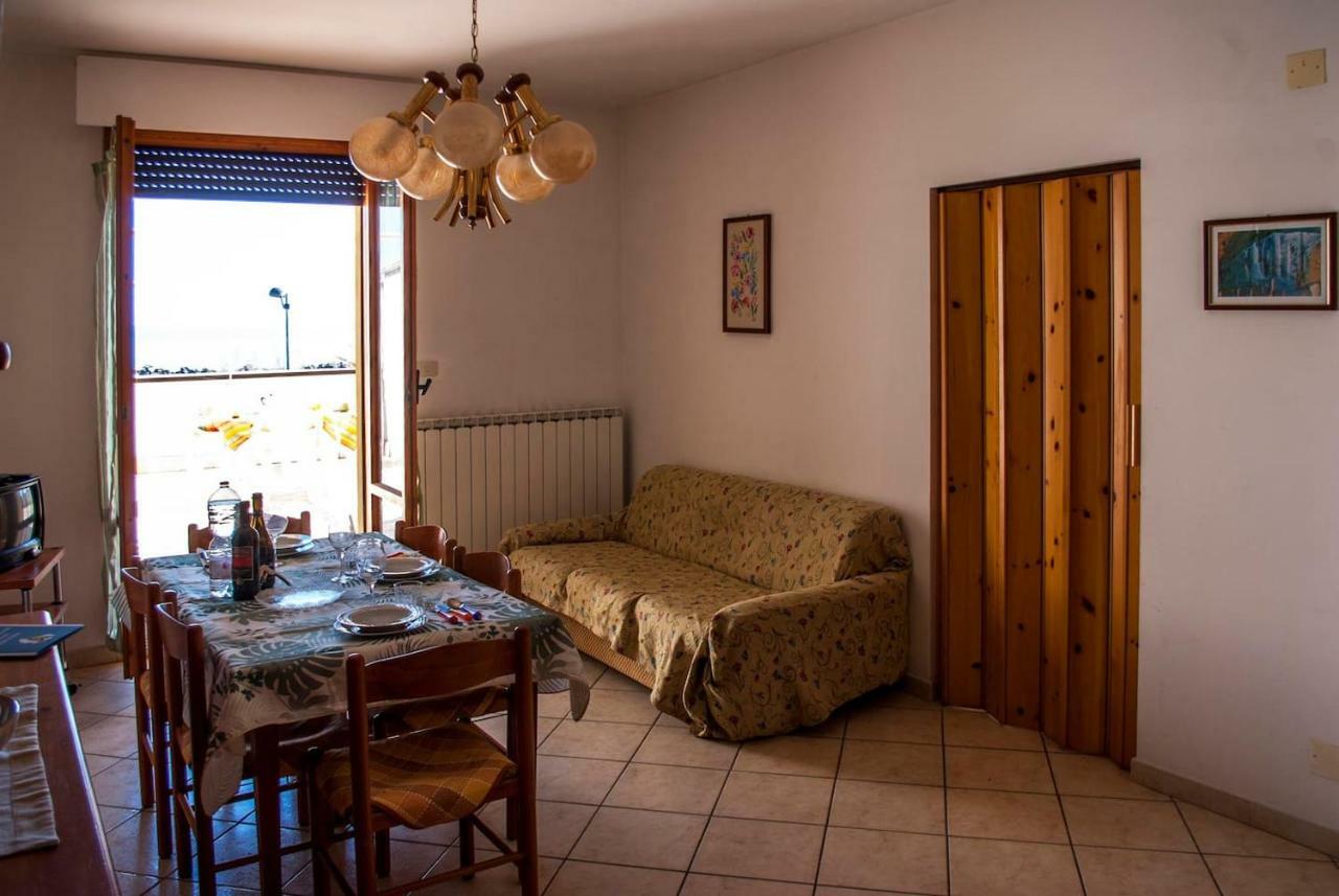 Appartamento Di Antonio Fronte Mare Монтесильвано Экстерьер фото