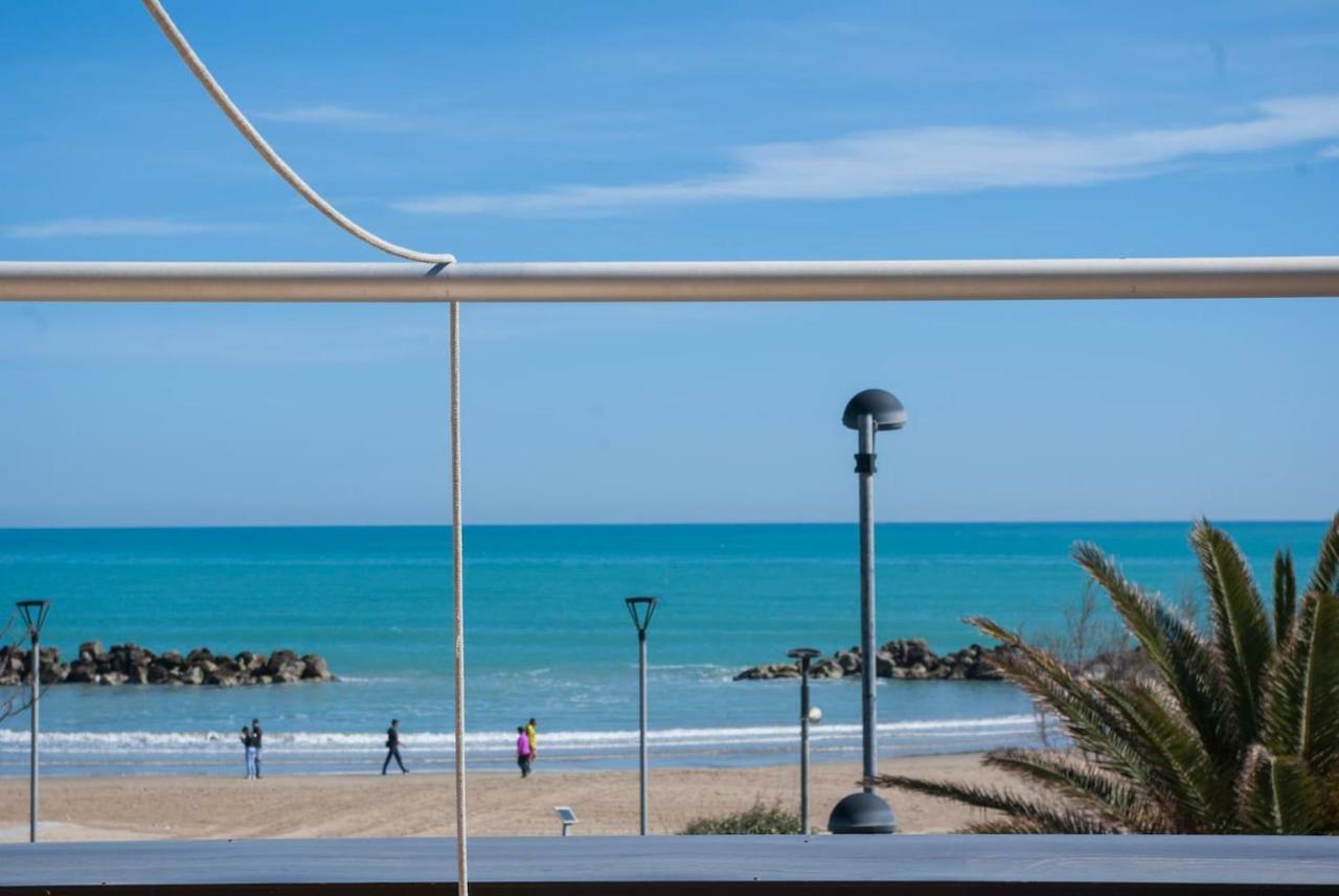 Appartamento Di Antonio Fronte Mare Монтесильвано Экстерьер фото